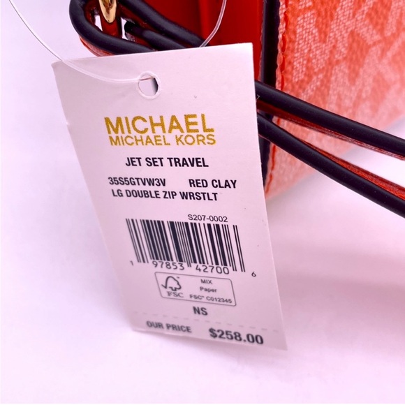 Michael Kors Jaycee Medium Ombré
Signature Backpack and Wallet Set - Picture 16 of 16